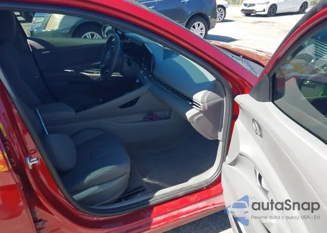 2024 Hyundai Elantra Sel z USA, uszkodzony, nr VIN KMHLM4DG2RU735788